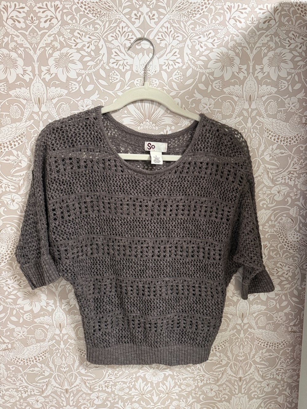 SO Crochet-Knit Short Sleeve Sweater in Gray